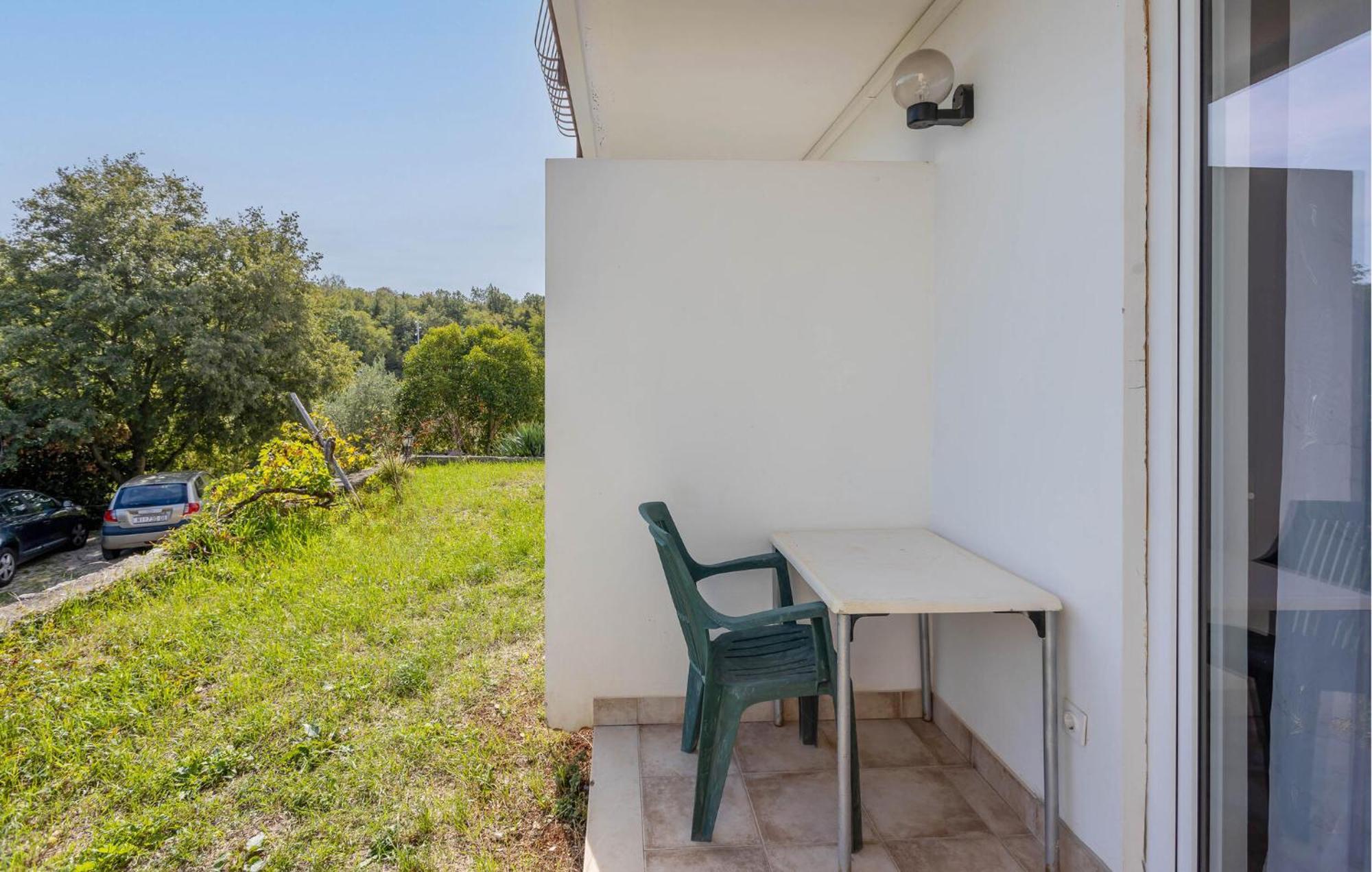 Gorgeous Apartment In Brsec With Kitchen ภายนอก รูปภาพ