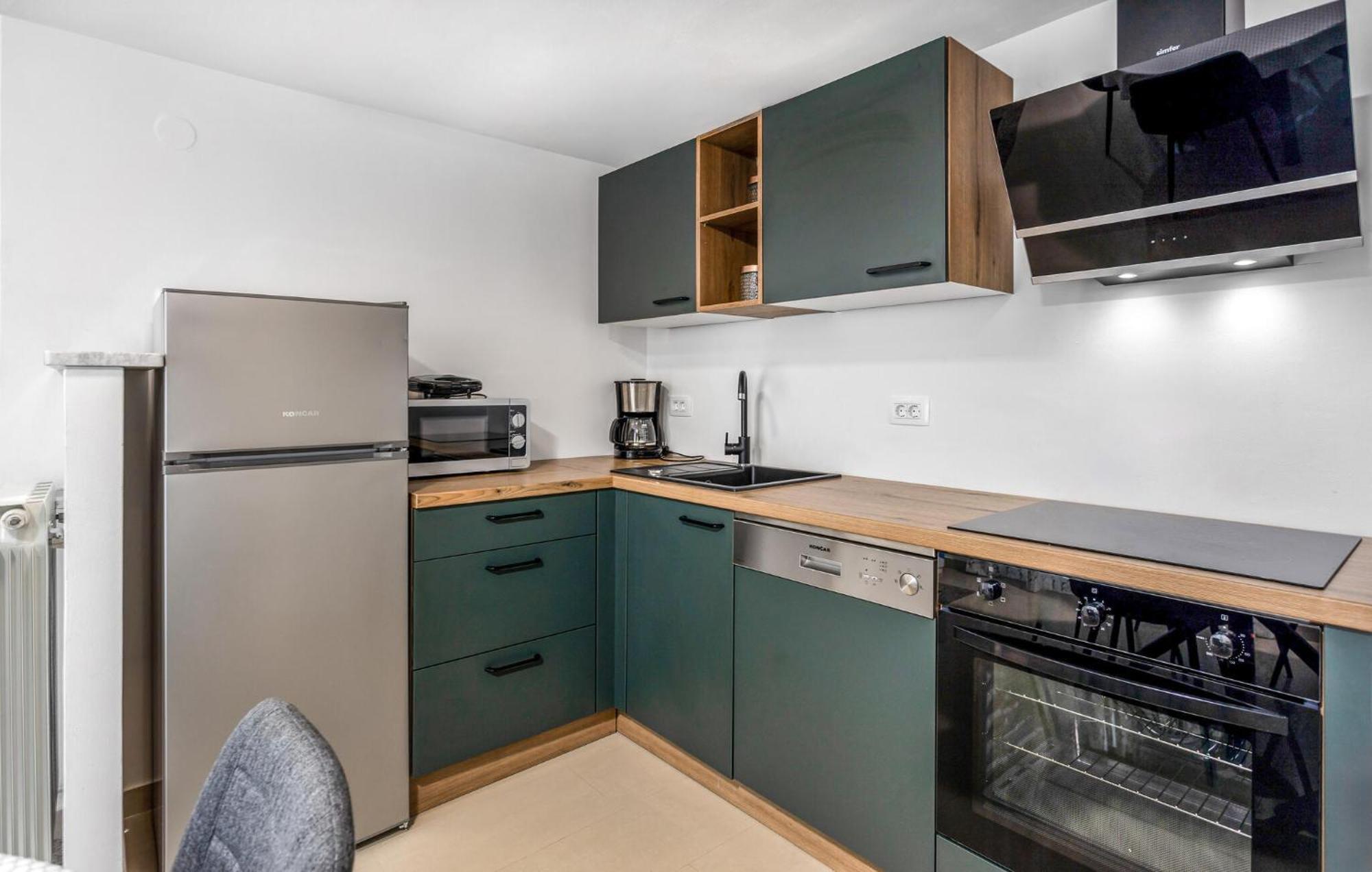 Gorgeous Apartment In Brsec With Kitchen ภายนอก รูปภาพ